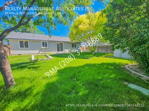 2717 E Sandgate Ave in Nampa, ID - Building Photo - Building Photo