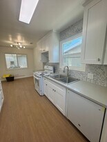 14937 Saticoy St in Los Angeles, CA - Building Photo