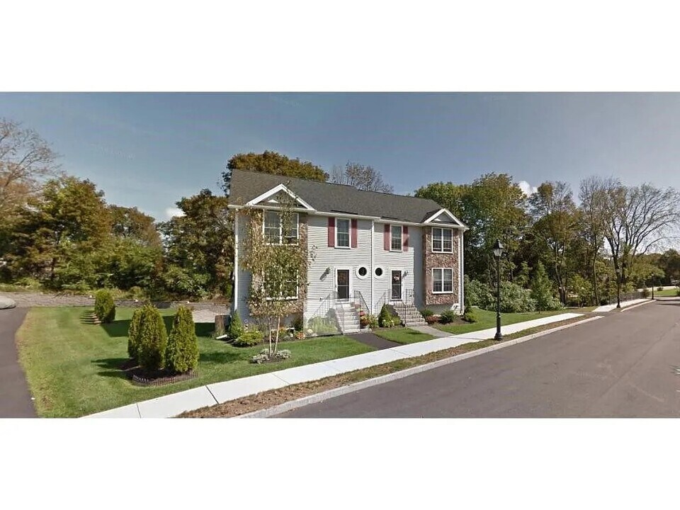 20 Albacore Way in Portsmouth, NH - Building Photo