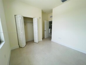 8005 NW 104th Ave, Unit 25 in Doral, FL - Building Photo - Building Photo