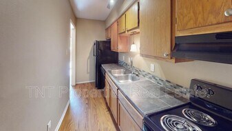 302 Manuel Dr in College Station, TX - Building Photo