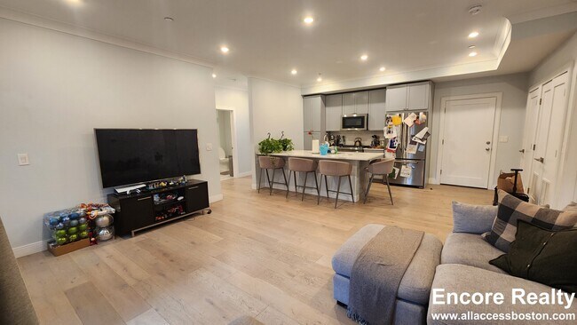 39 Cummins Hwy in Boston, MA - Foto de edificio - Building Photo