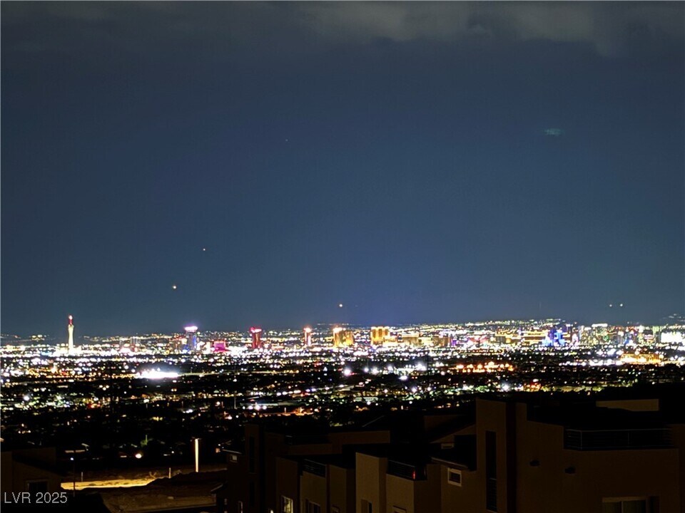 11622 Midnight Melody Ave in Las Vegas, NV - Foto de edificio