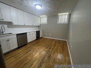 7 Medford St, Unit 1 in Chelsea, MA - Building Photo - Building Photo