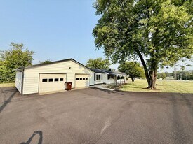 711 S Main St in Monroe, OH - Building Photo