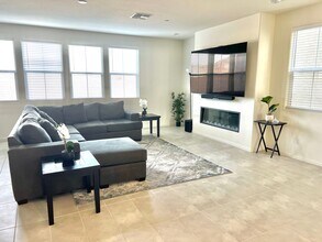 2641 Cava Tirreni St in Henderson, NV - Foto de edificio - Building Photo
