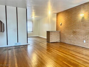 20608 Harvard Ave in Highland Hills, OH - Building Photo - Building Photo