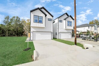 8409 Sunnyhill St in Houston, TX - Building Photo - Building Photo