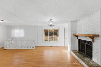 Room in House on Cox Mill Rd in Concord, NC - Foto de edificio - Building Photo