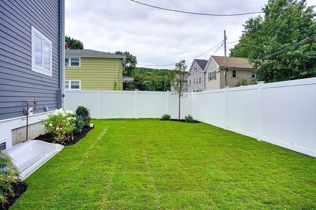 24 Grant Ave in Belmont, MA - Building Photo - Building Photo