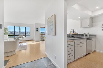 465 Fathom Dr in San Mateo, CA - Building Photo - Building Photo