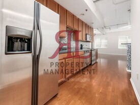 221 N Front St in Columbus, OH - Building Photo