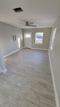 4715 W Wallcraft Ave in Tampa, FL - Building Photo - Building Photo