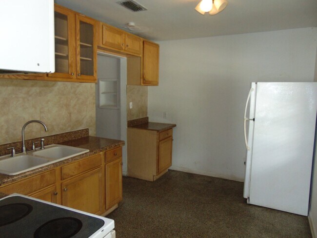 910 E Curtis St in Tampa, FL - Building Photo - Building Photo