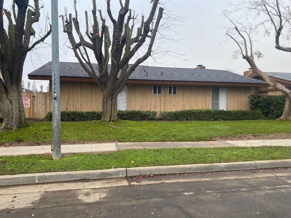 5759 N Valentine Ave in Fresno, CA - Building Photo