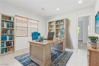 298 Nine Mile Creek Dr in Las Vegas, NV - Building Photo - Building Photo