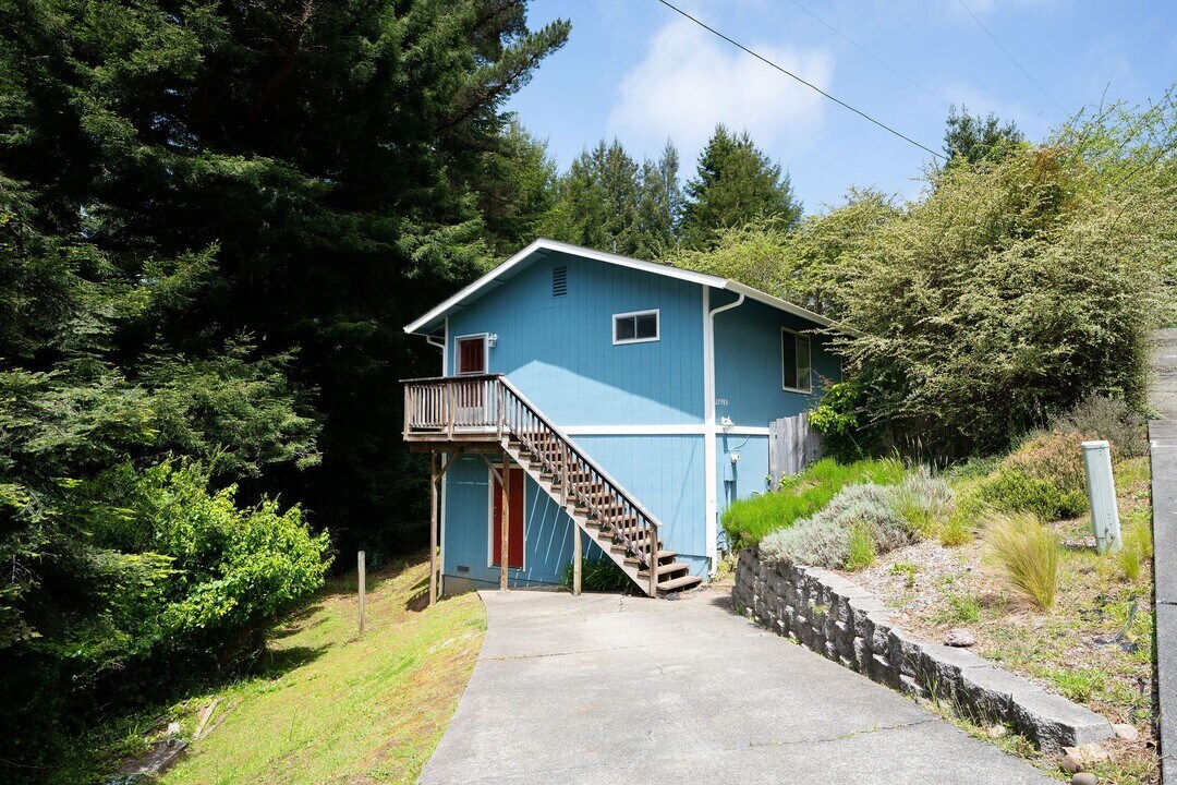 2709 Greenbriar Ln in Arcata, CA - Building Photo