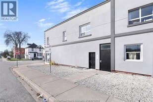 1188 Wyandotte St E in Windsor, ON - Building Photo