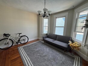 35 Magnus Ave, Unit 3 in Somerville, MA - Building Photo - Building Photo