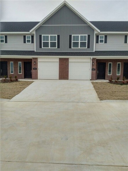 2729 W Kilimanjaro Way in Rogers, AR - Building Photo