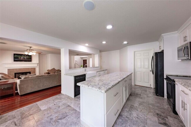 13907 Bonnetbriar Ln in Sugar Land, TX - Building Photo - Building Photo
