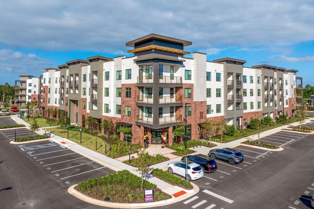 The Haven at Lake Britt in Winter Garden, FL - Building Photo