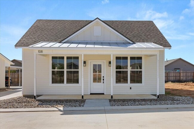 802 S Creek St in Fredericksburg, TX - Building Photo - Building Photo