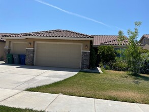 1623 Dock Ave in Los Banos, CA - Building Photo - Building Photo
