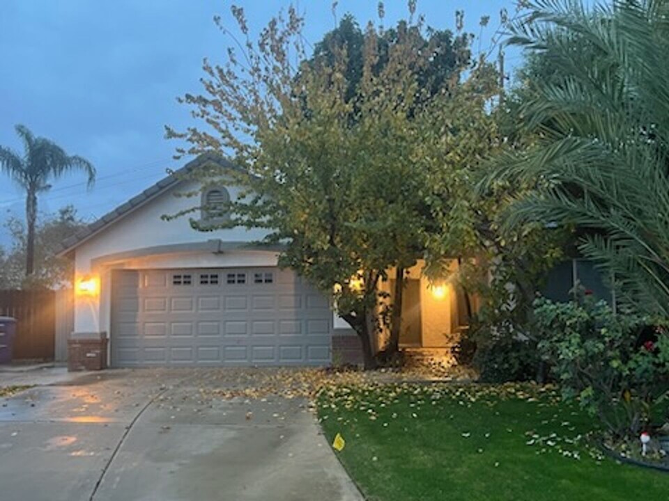 20 Belfast Ct in Bakersfield, CA - Building Photo