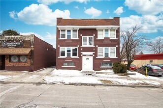 4657 Warner Rd-Unit -2 in Garfield Heights, OH - Building Photo - Building Photo