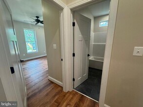 23195 Esperanza Dr in California, MD - Building Photo - Building Photo
