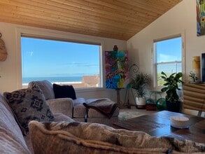 1140 NW 12th St in Lincoln City, OR - Building Photo - Building Photo