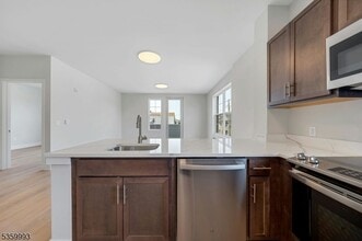 247 Parker Ave in Clifton, NJ - Building Photo - Building Photo