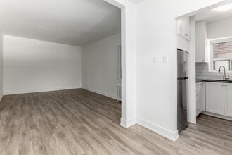 1650 Bathurst in Toronto, ON - Building Photo - Interior Photo