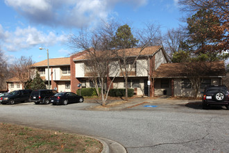 Lakespring Apartments in Greensboro, NC - Building Photo - Building Photo