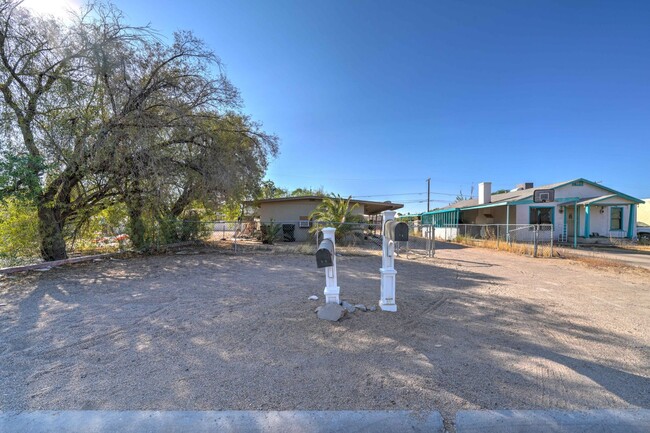 249 W Northern Ave, Unit Unit A in Coolidge, AZ - Foto de edificio - Building Photo