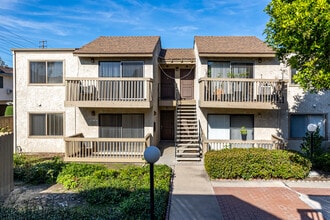 Lincoln Villas Apartment Homes in Anaheim, CA - Building Photo - Building Photo