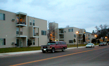 109 Birch St N in Cambridge, MN - Foto de edificio - Building Photo