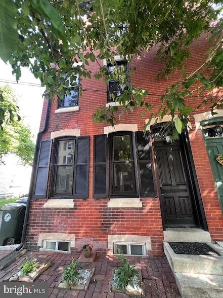 105 W Union St in Burlington, NJ - Building Photo