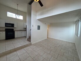 1 E Navajo Rd, Unit 1 E Navajo Rd Apt 5 in Tucson, AZ - Building Photo