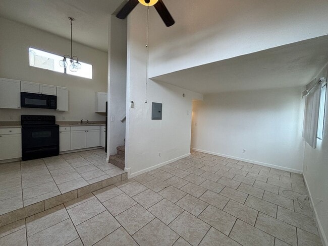 1 E Navajo Rd, Unit 1 E Navajo Rd Apt 5