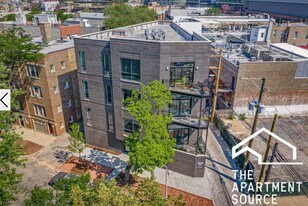 1050 W Cornelia Ave, Unit 2 in Chicago, IL - Building Photo