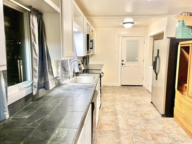 253 C St in Springfield, OR - Building Photo - Building Photo