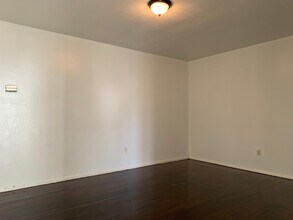 606 Maple St, Unit 606 in Lakehurst, NJ - Building Photo - Building Photo
