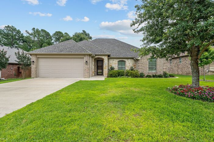 2242 Pinnacle Cir in Tyler, TX - Building Photo