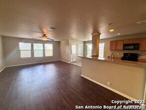 5556 Columbia Dr in Schertz, TX - Building Photo - Building Photo
