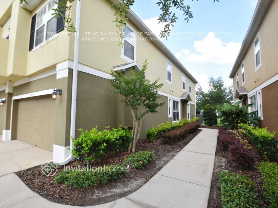 1351 Broken Oak Dr in Winter Garden, FL - Building Photo