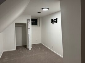 520 Saratoga Rd, Unit 2nd floor in Schenectady, NY - Building Photo