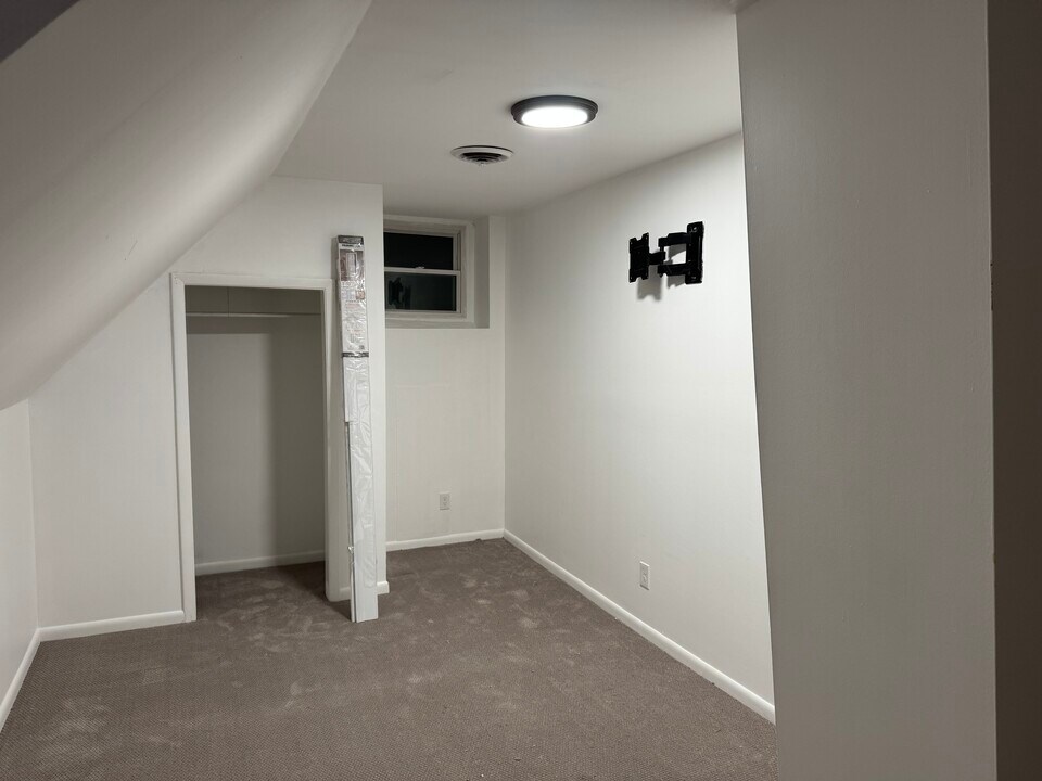 520 Saratoga Rd, Unit 2nd floor in Schenectady, NY - Building Photo