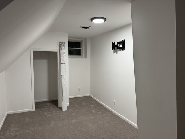 520 Saratoga Rd, Unit 2nd floor